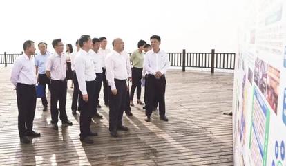 四川省委常委、组织部部长王正谱到省旅投集团调研指导工作,参观稻城县木拉乡麻格同村农产品展厅