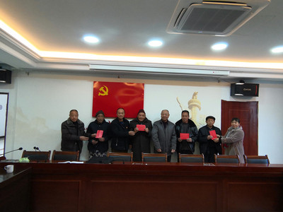 县委组织部走访慰问困难党员 传递组织关怀温暖